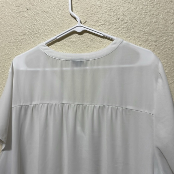 Torrid Women's White Lightweight Blouse. Good Condition. Size 3. - Picture 5 of 8